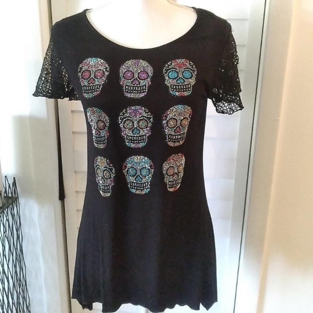Song N Spirit beaded skulls asymmetrical top with black lace bat sleeves size XL